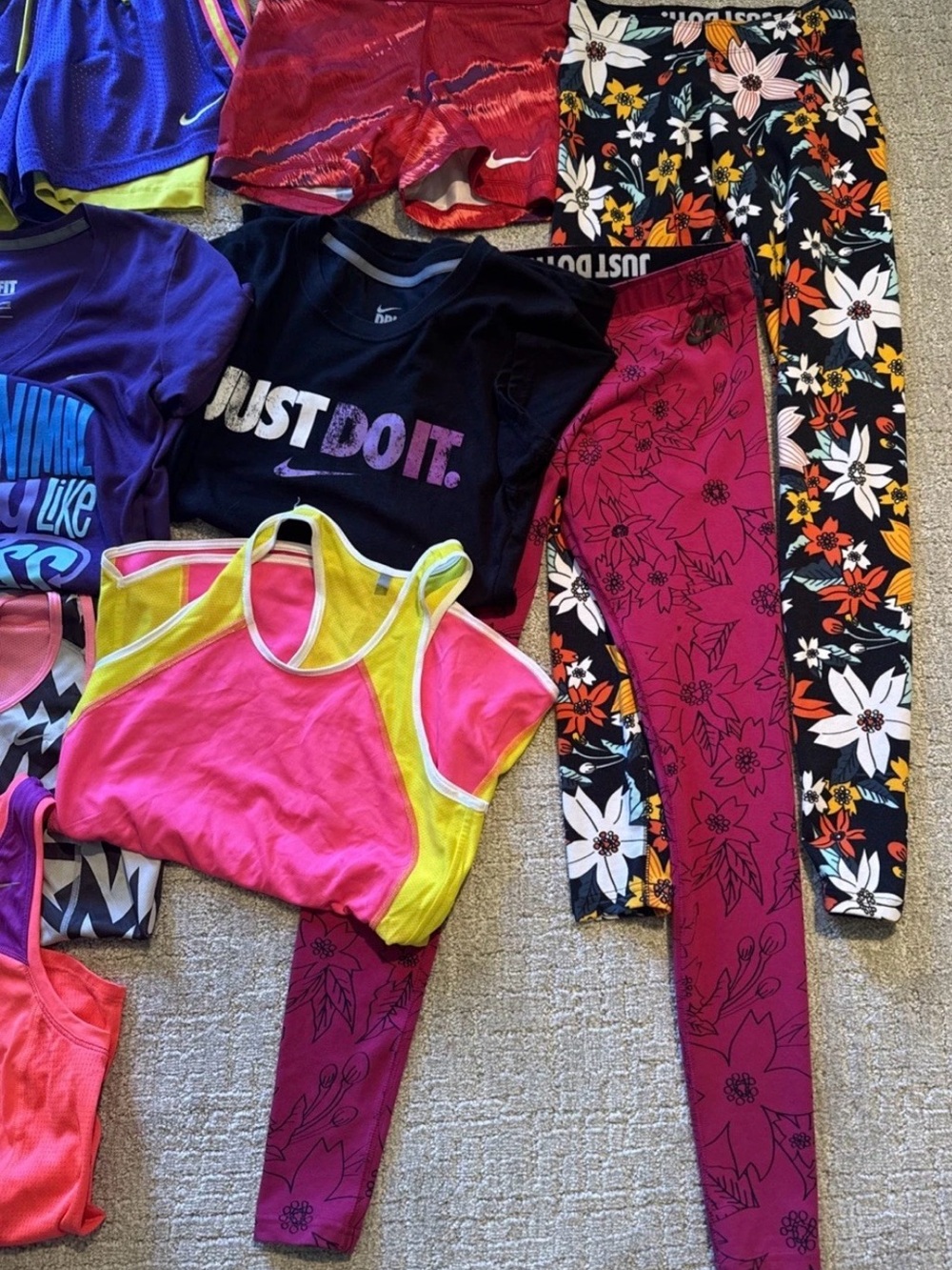 NIKE HUGE MIXED LOT of 14 Pairs Of Pants, Shorts, Tanks & Tees. XS - Picture 4 of 4